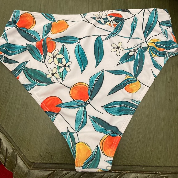 NWOT ☀️Beachsissi Two-Piece Swimsuit Size Large - Picture 8 of 13